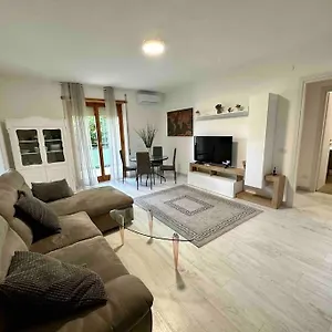 https://appartamento-luminoso-domus-eur.it-romehotels.com